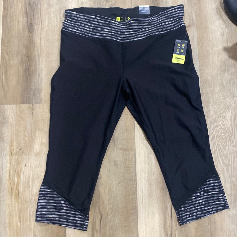 Black capri leggings